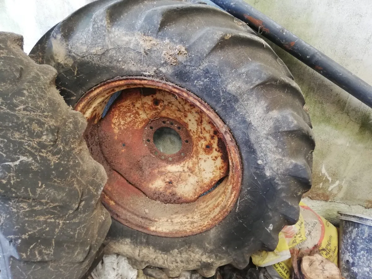 Tractor Rims / Old Tyres Free - Image 1