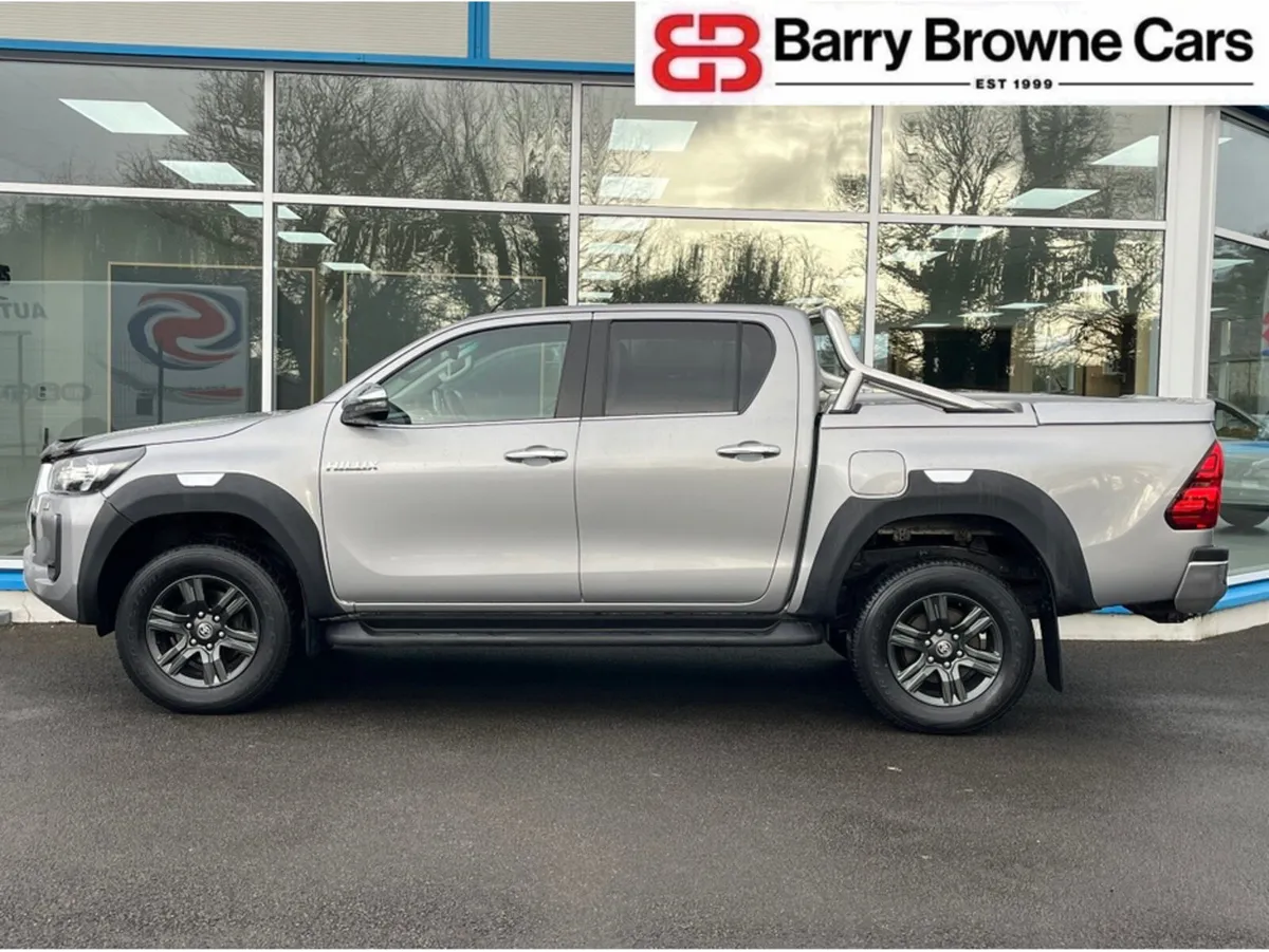 Toyota Hilux 2.8 D/CAB SR5 AUTO 5DR A 4DR - Image 4