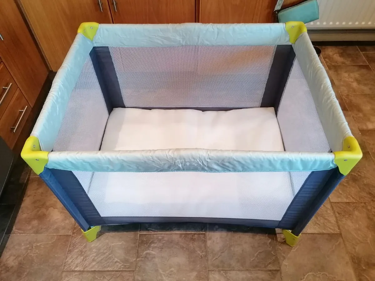 Travel cot - Image 2