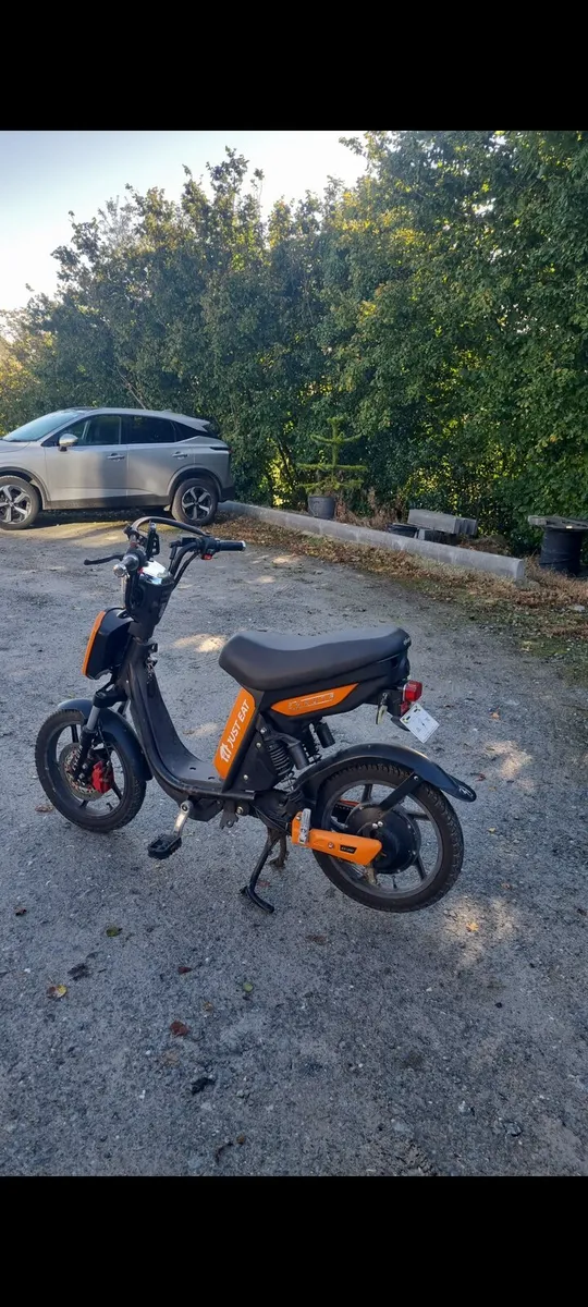 Electric scooter - Image 2