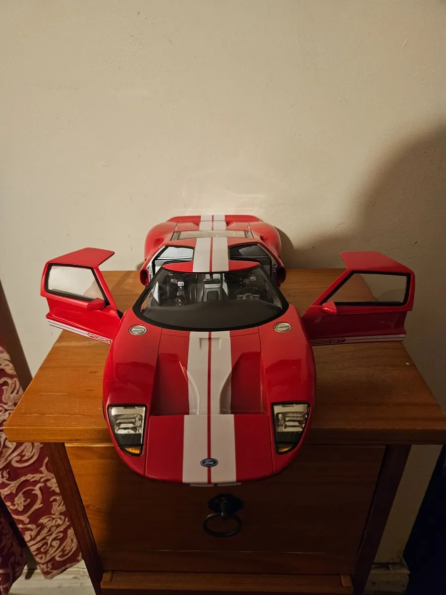 Corgi Motormax Ford GT Concept 1:12 scale - Image 4