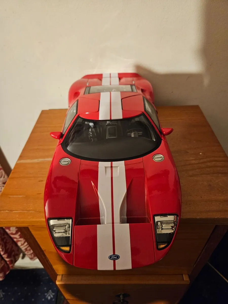 Corgi Motormax Ford GT Concept 1:12 scale - Image 3