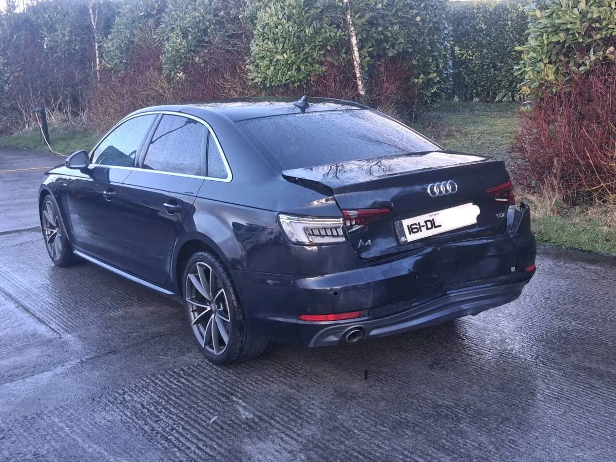 AUDI A4 S LINE LIGHT DAMAGE - Image 4