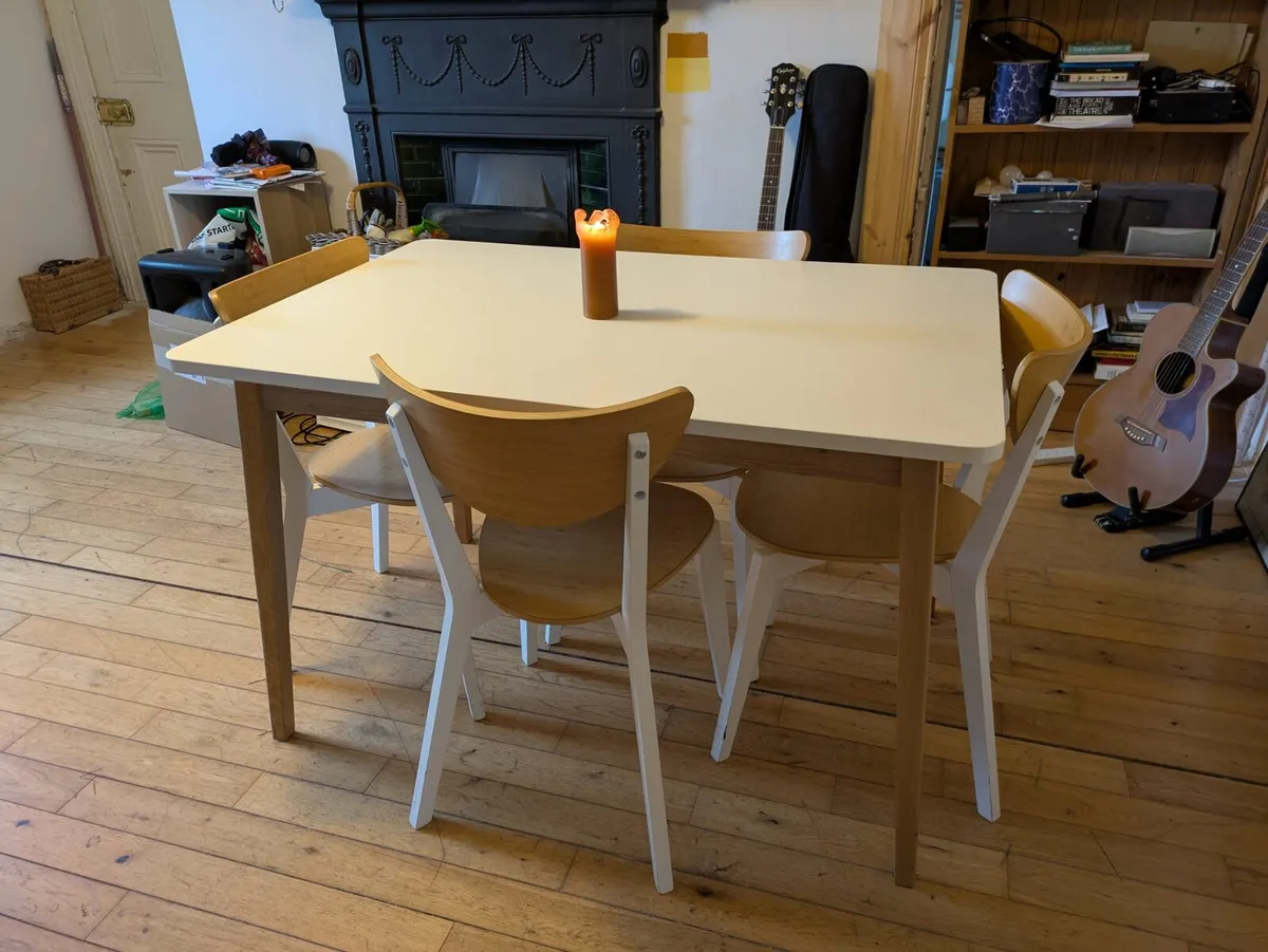 Table and chairs - Image 1