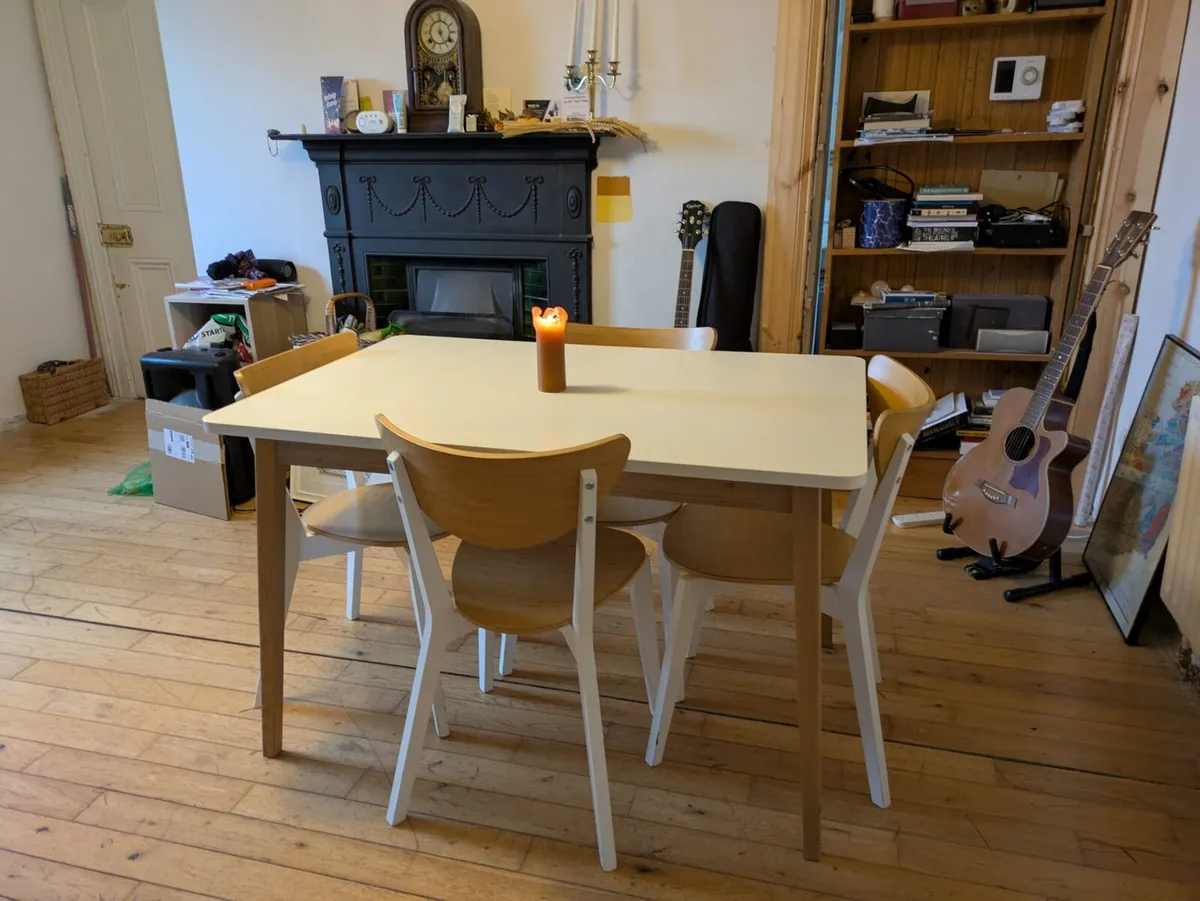 Table and chairs - Image 2
