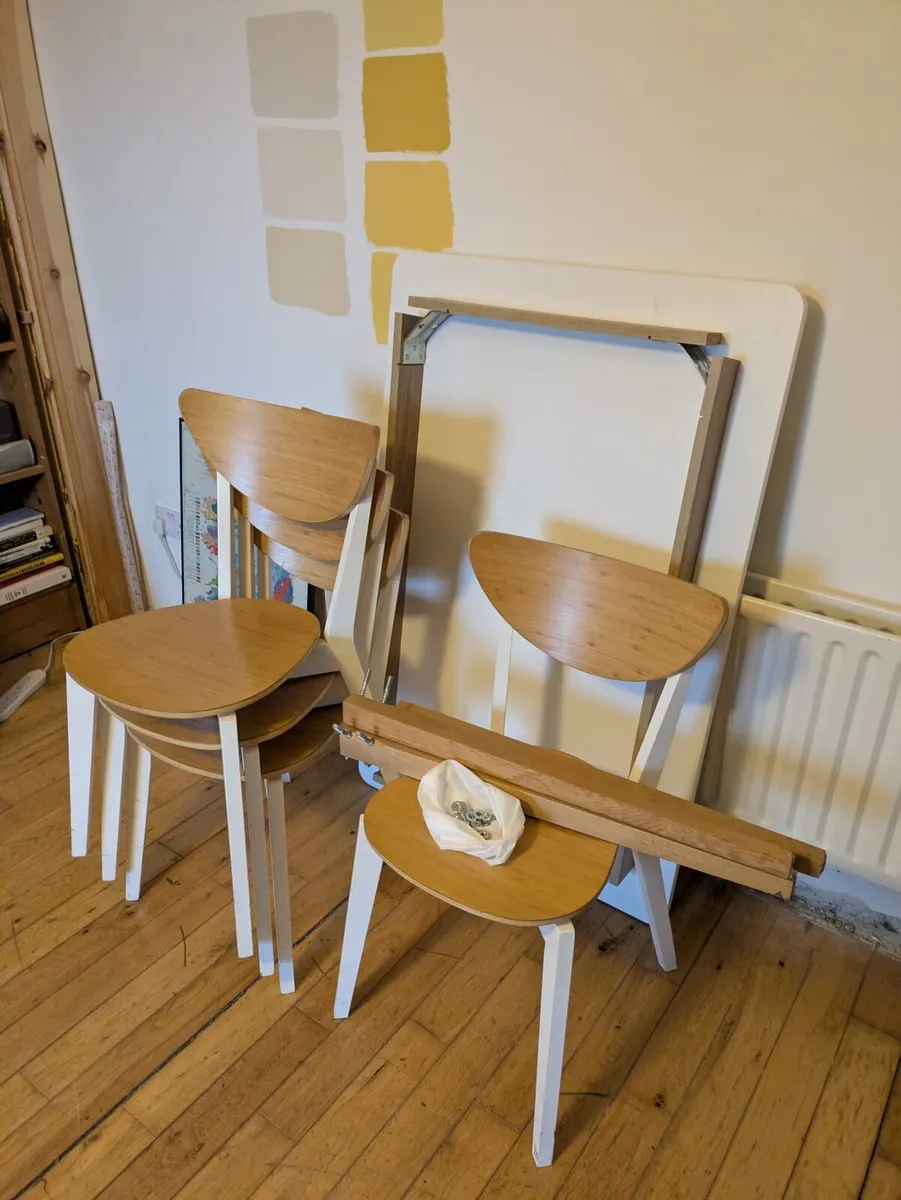 Table and chairs - Image 3