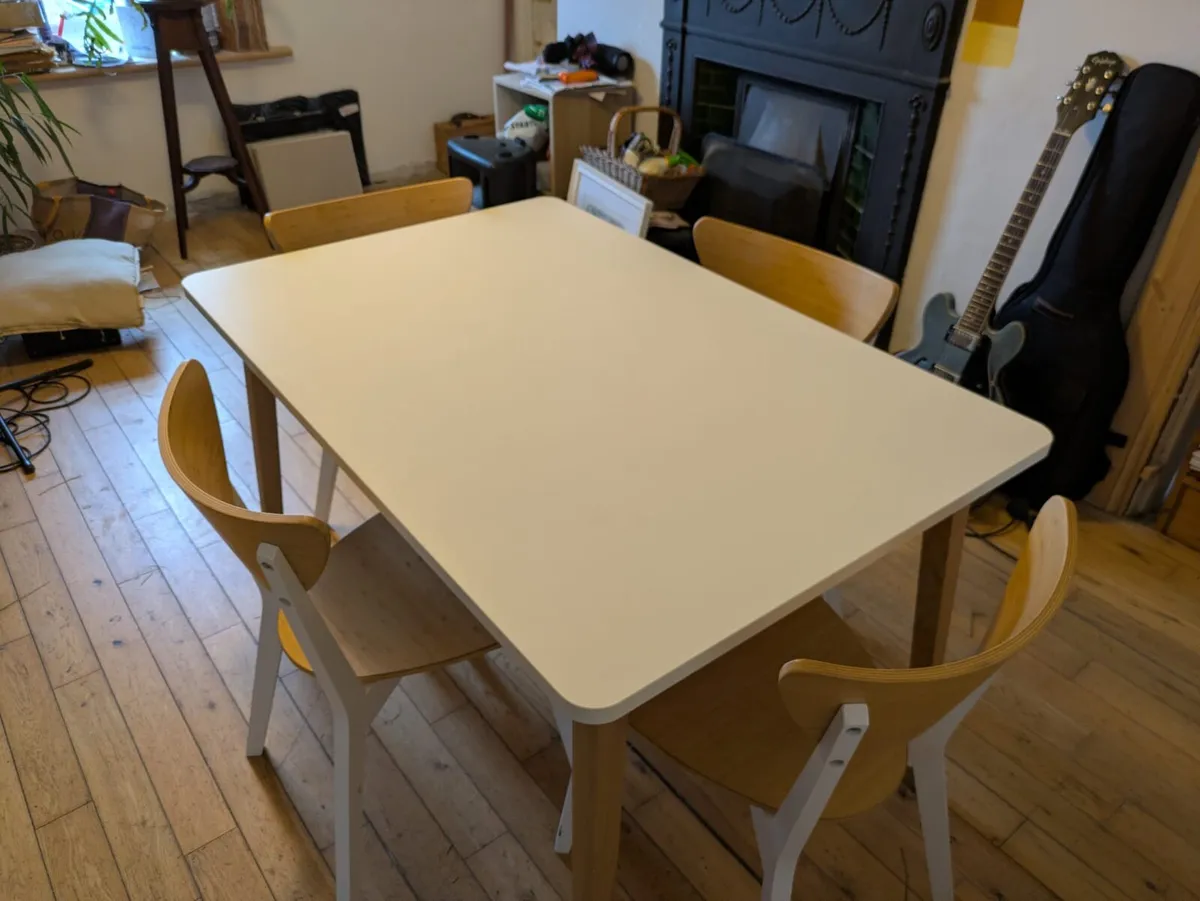 Table and chairs - Image 4