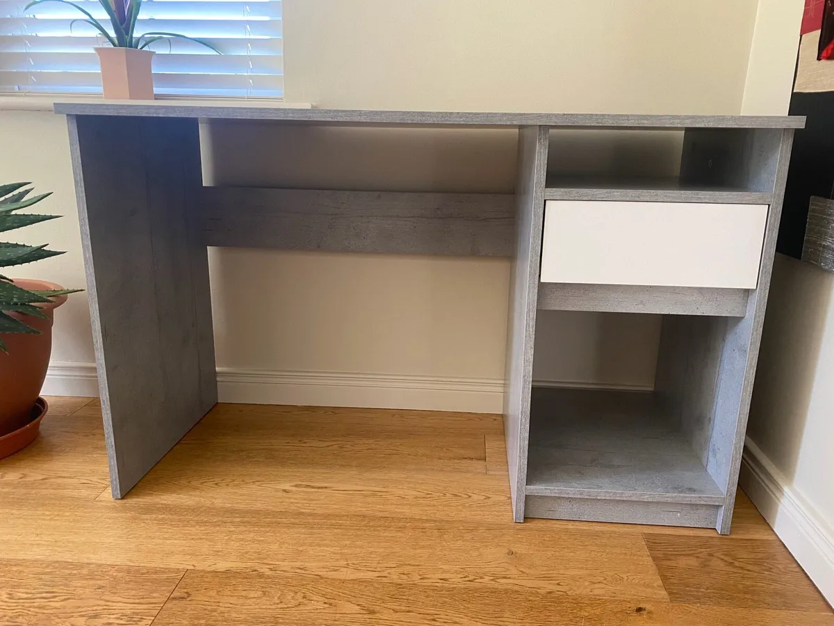 Study desk - Image 4