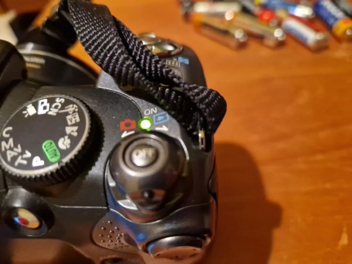 Canon Powershot S5iS Digital Camera, New Condition - Image 4