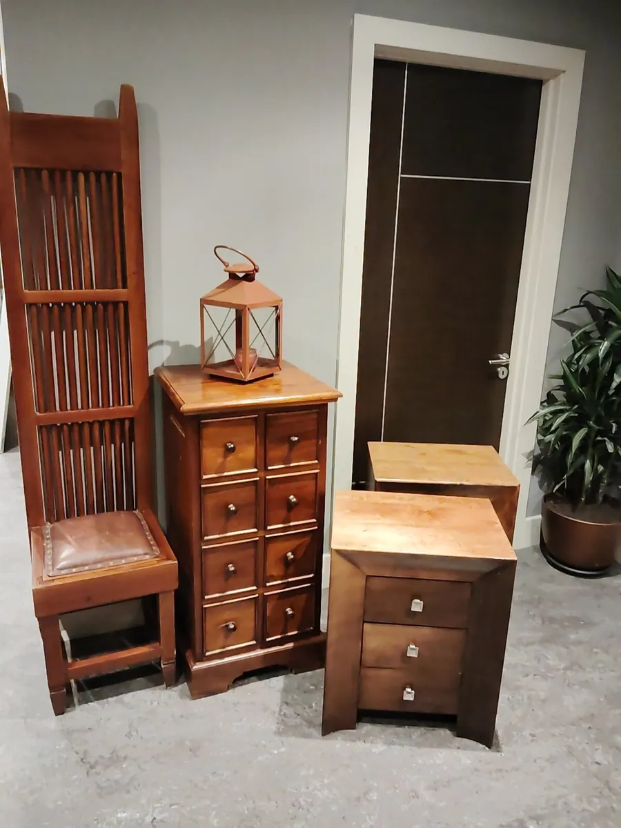 Dark wood furniture - Image 1