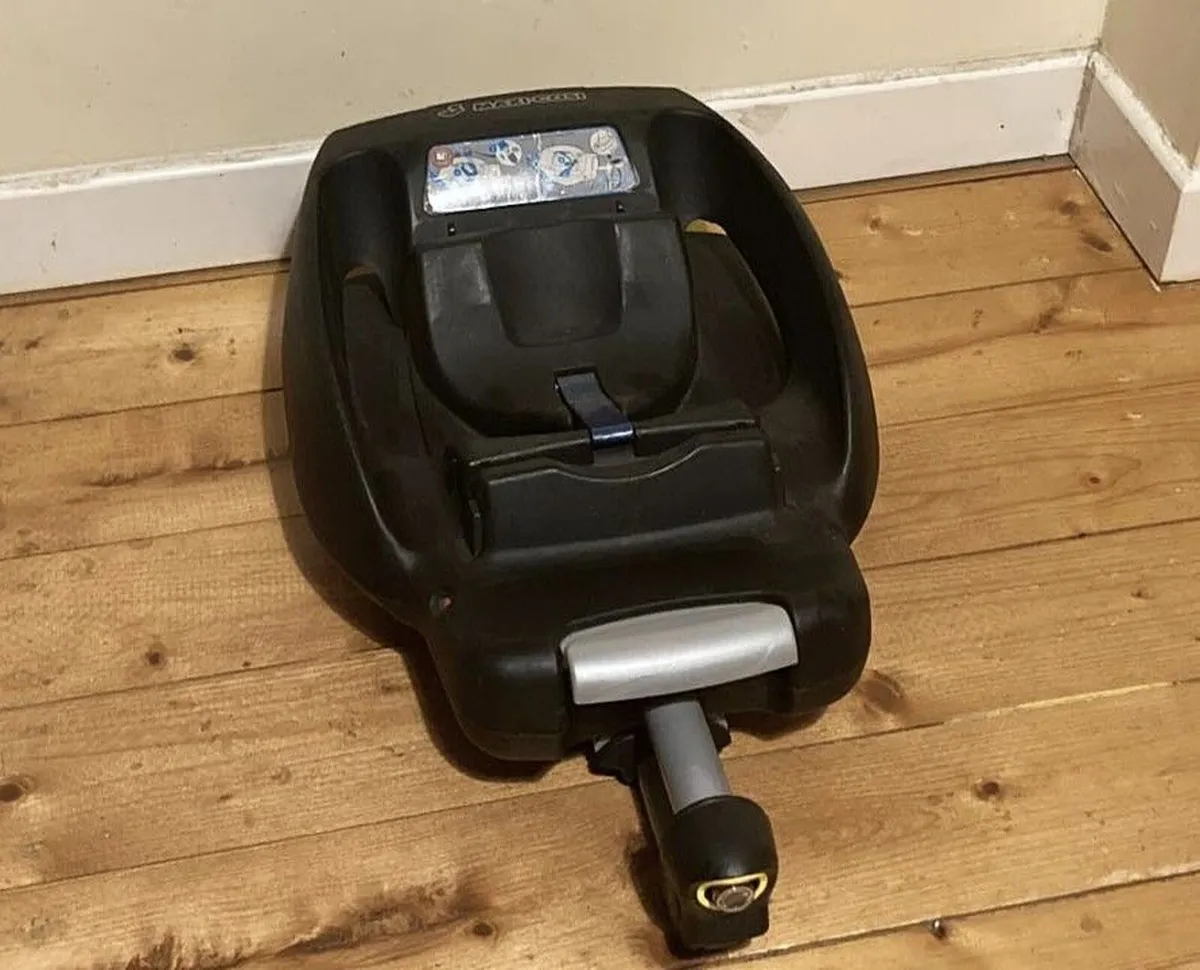 Maxi Cosi EasyFix ISOFIX Base – Great Condition - Image 2