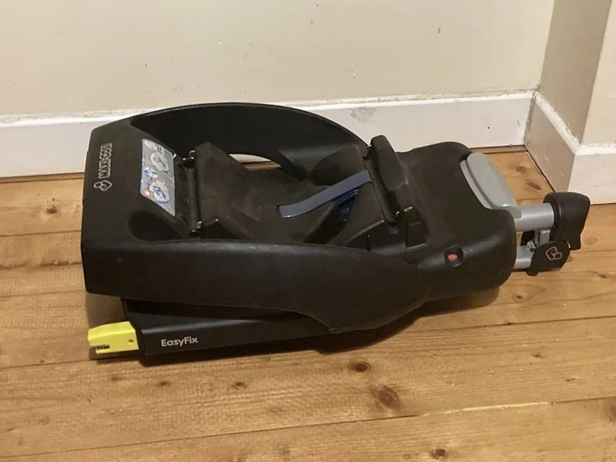 Maxi Cosi EasyFix ISOFIX Base – Great Condition - Image 4