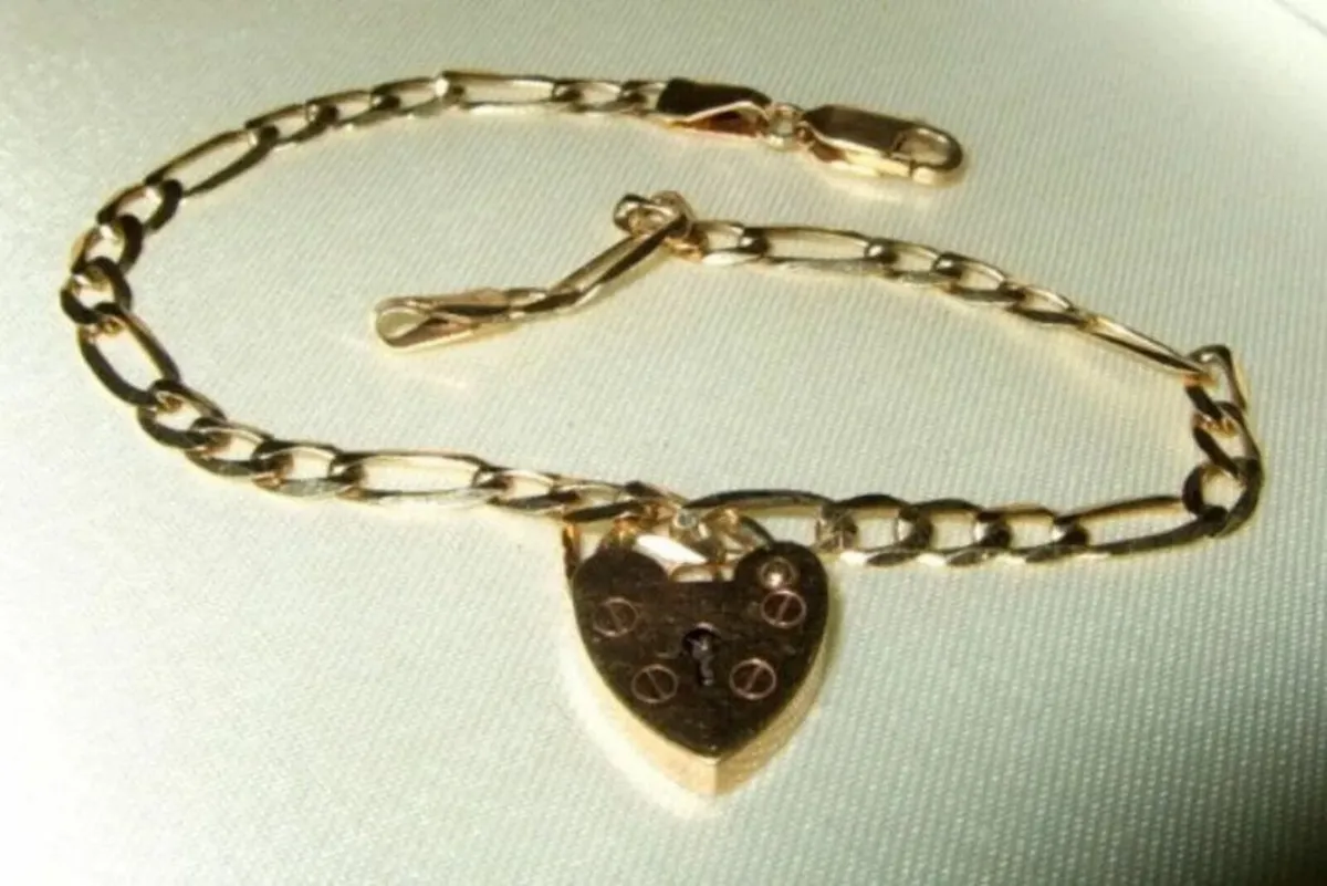Vintage Hallmarked 9ct Gold 'Padlock' Bracelet - Image 2
