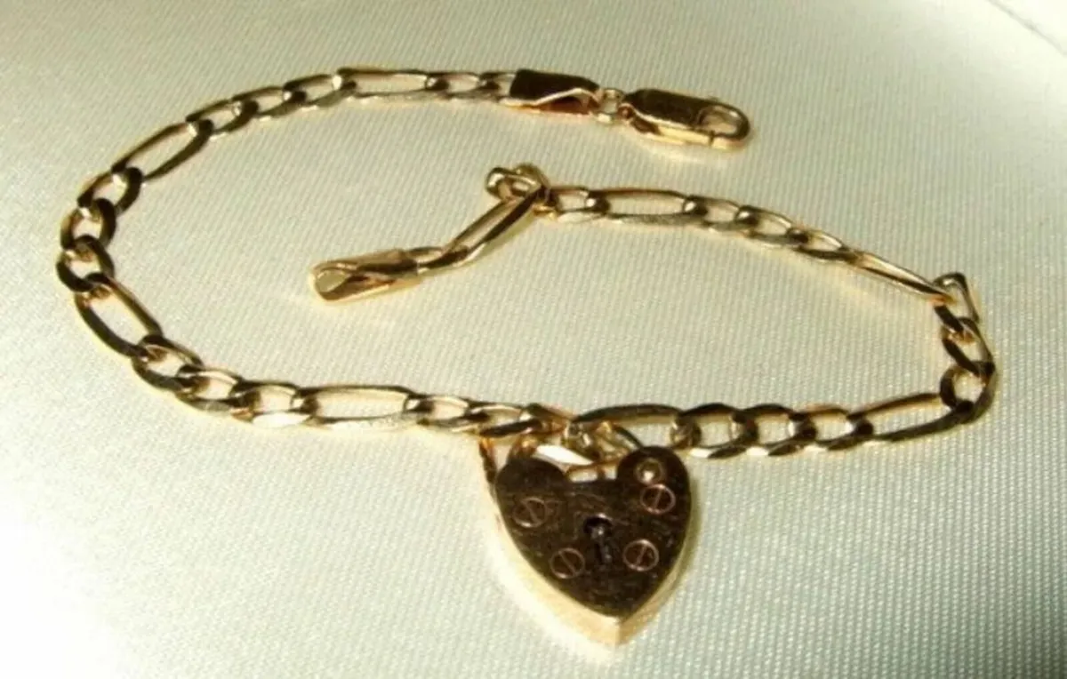 Vintage Hallmarked 9ct Gold 'Padlock' Bracelet - Image 3