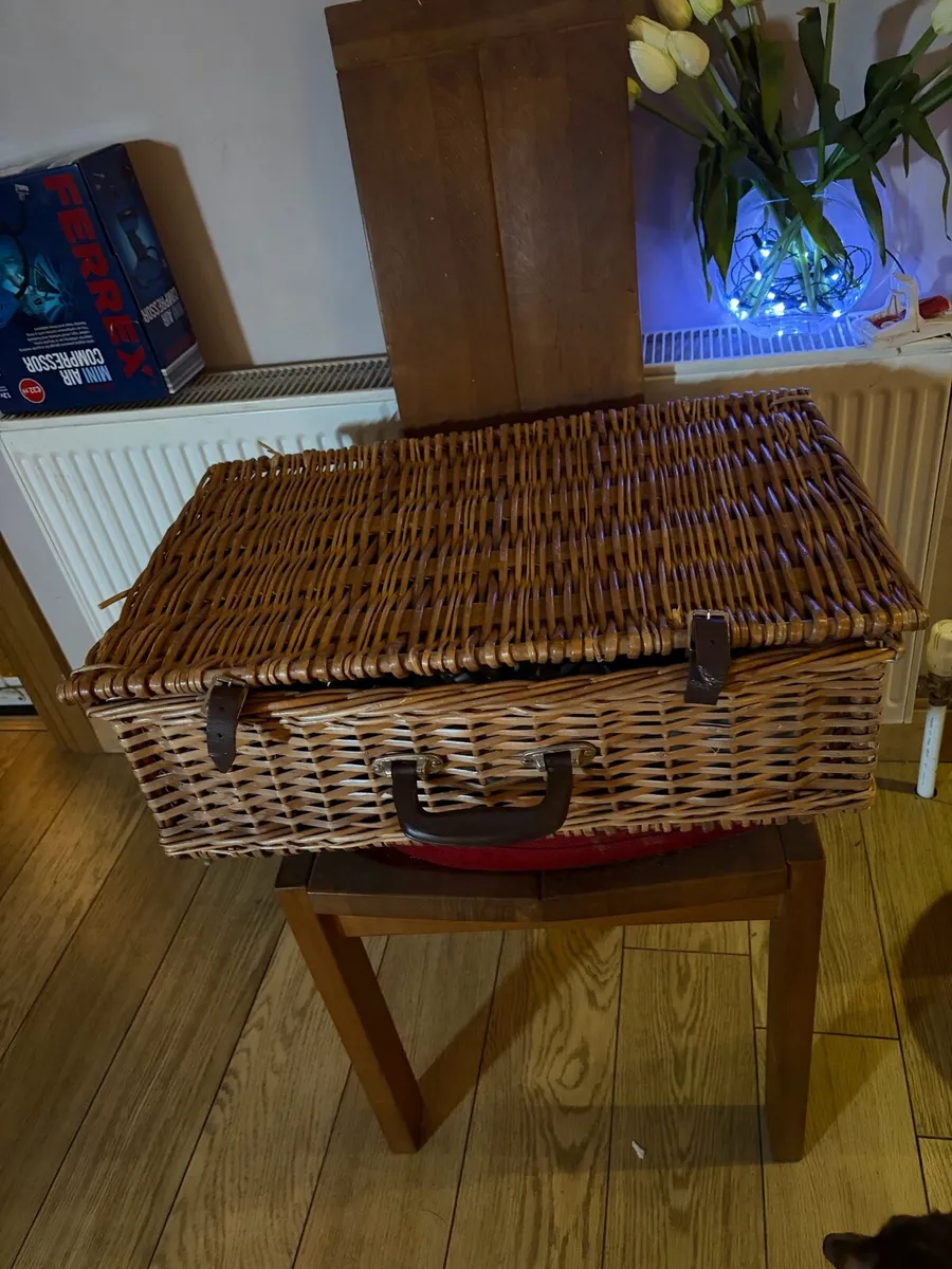 Wicker picnic basket - Image 2