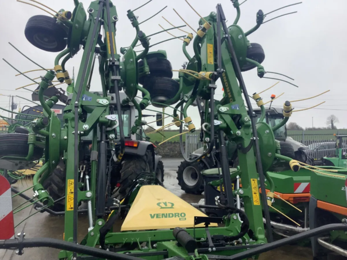 New Krone Vendro 900 Eight rotor Tedder - Image 1