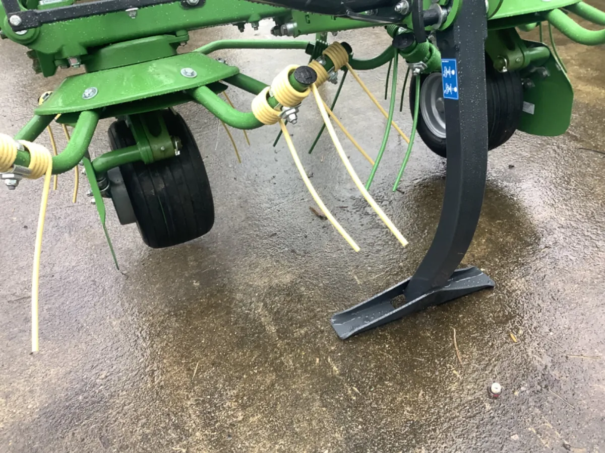 New Krone Vendro 900 Eight rotor Tedder - Image 4