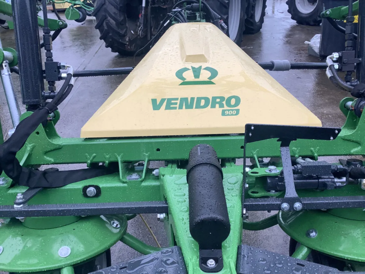 New Krone Vendro 900 Eight rotor Tedder - Image 3