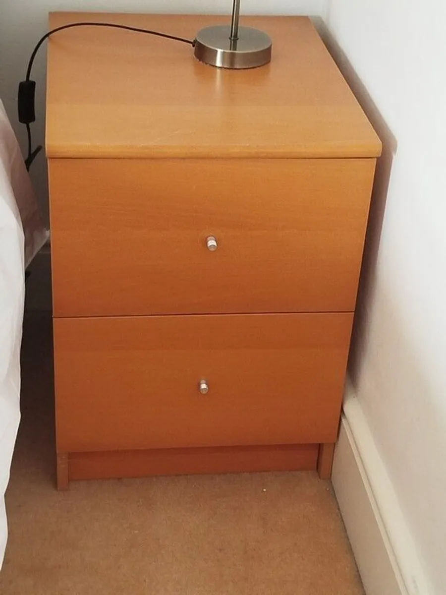 Two bedside lockers and 5 drawer chest of drawers - Image 3