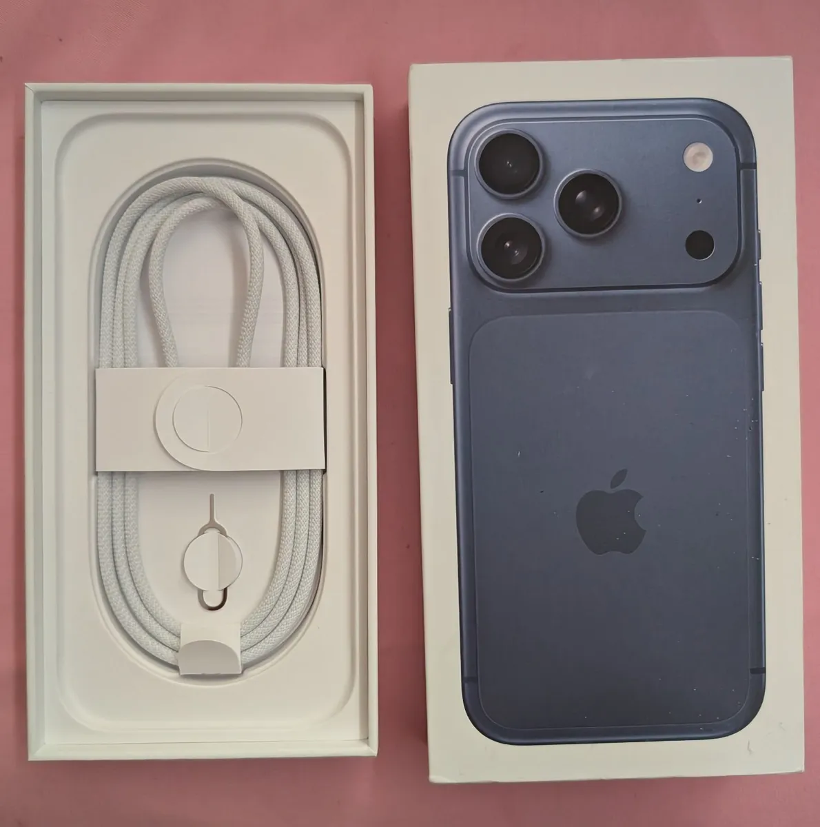 iPhone 17 pro 256gb Deep Blue - Image 3
