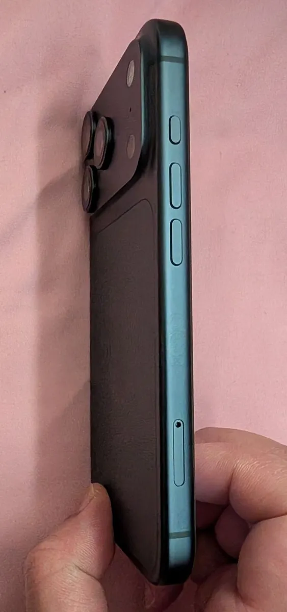 iPhone 17 pro 256gb Deep Blue - Image 2