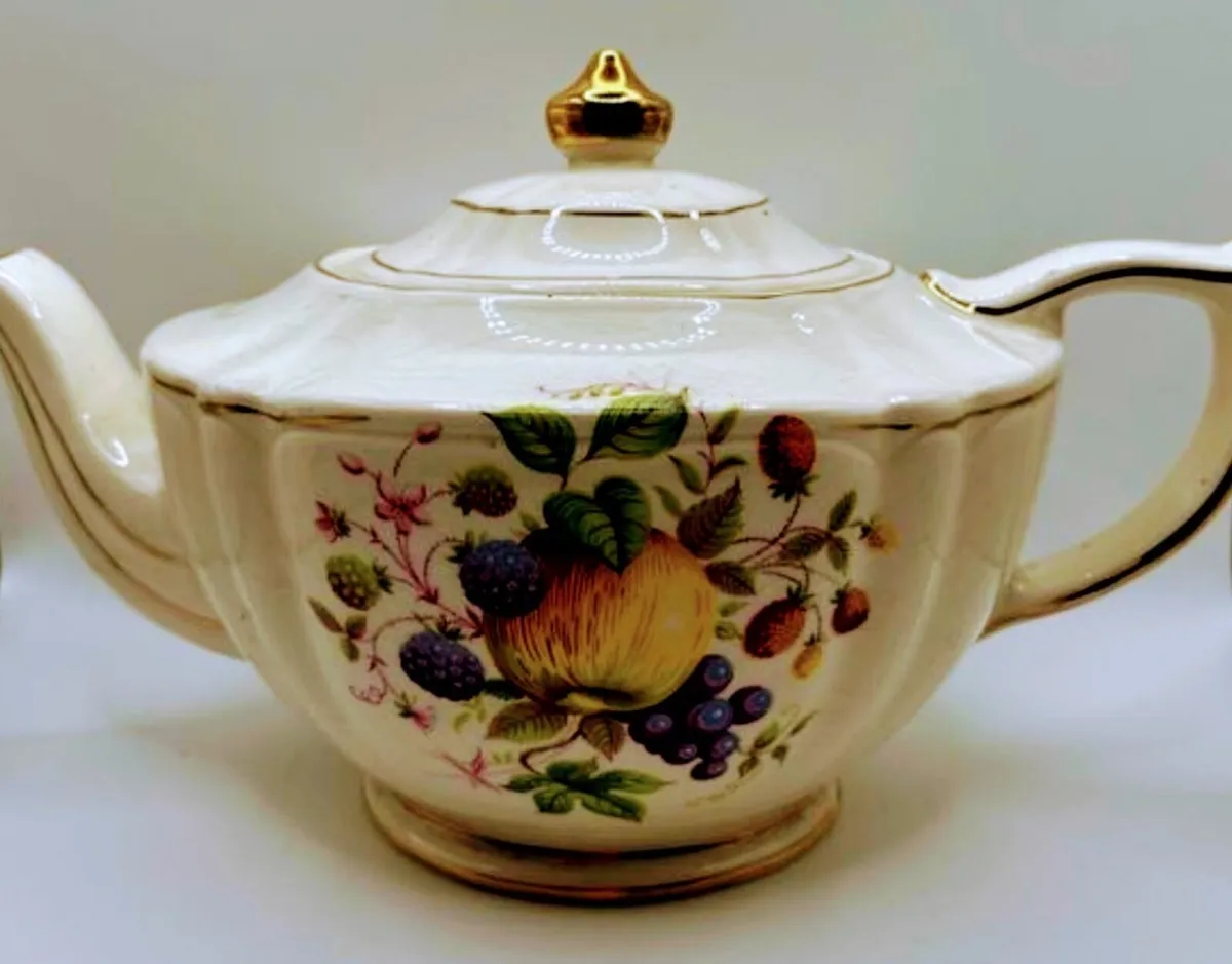 1930s Sadler Teapot - Image 1
