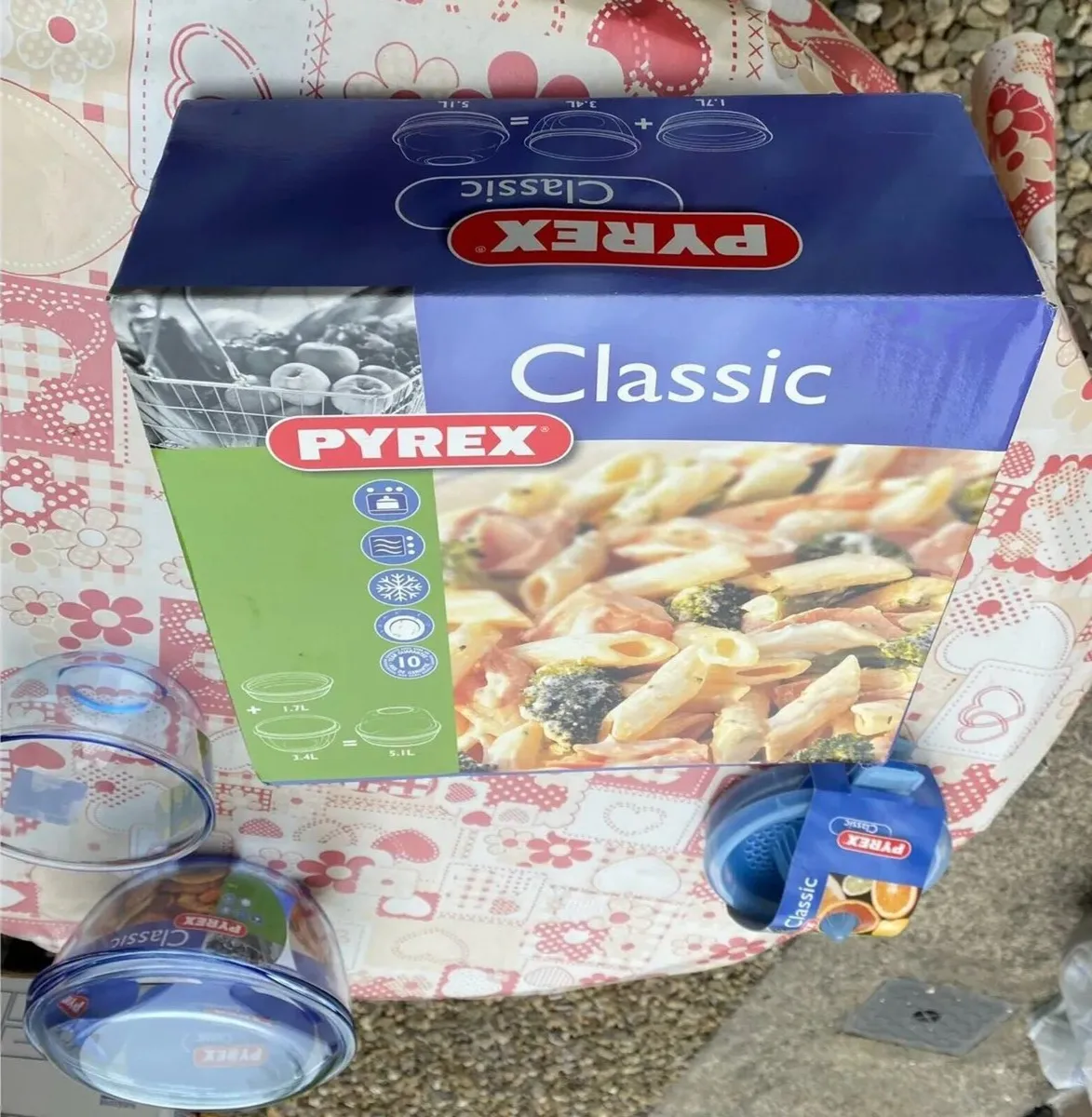 BRAND NEW and SEALED Pyrex Classic Set - Image 4