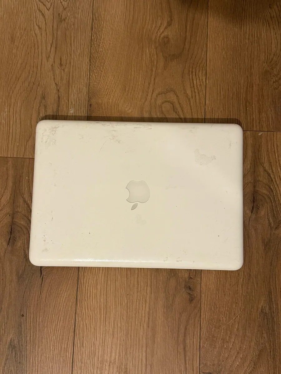 MacBook A1342 - Image 2