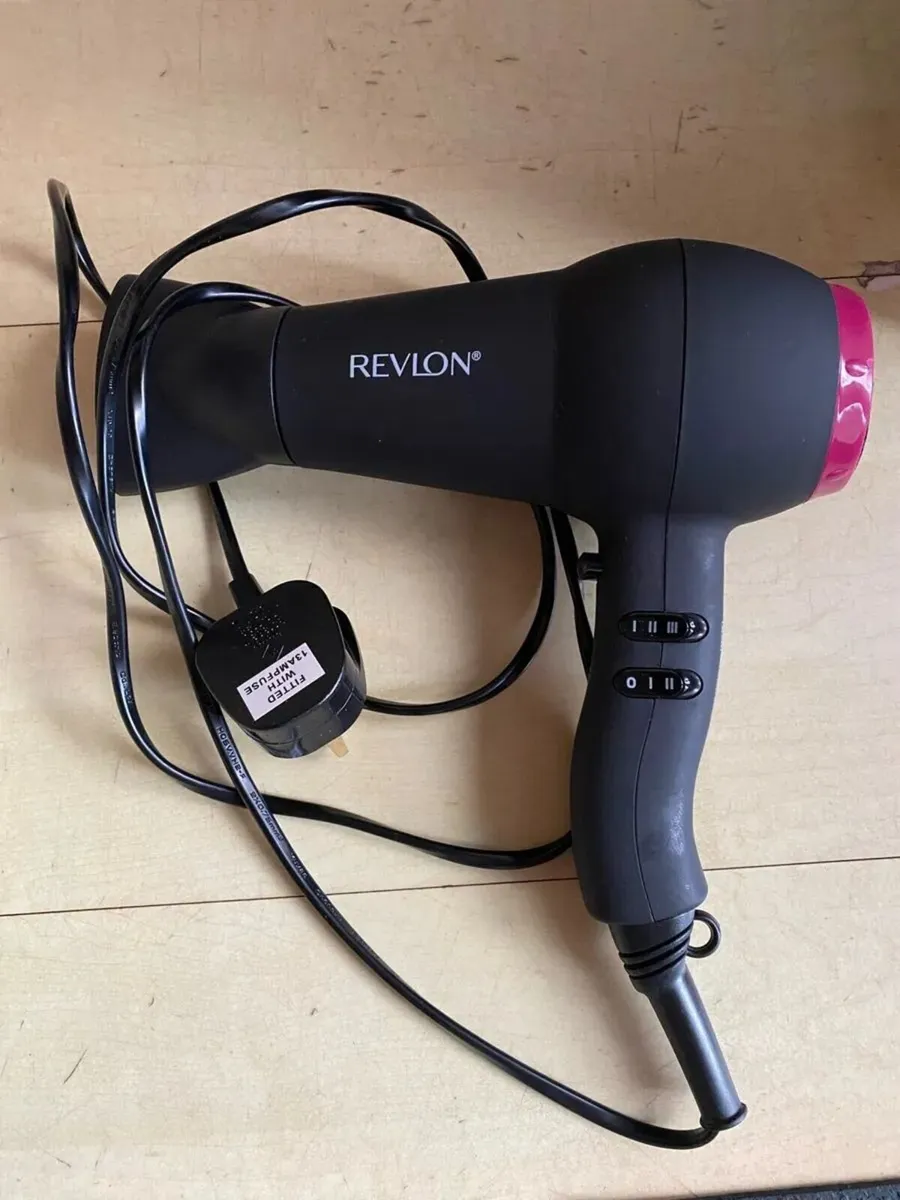 Revlon Hairdryer 2000 Watts with Hanging Loop - Image 1
