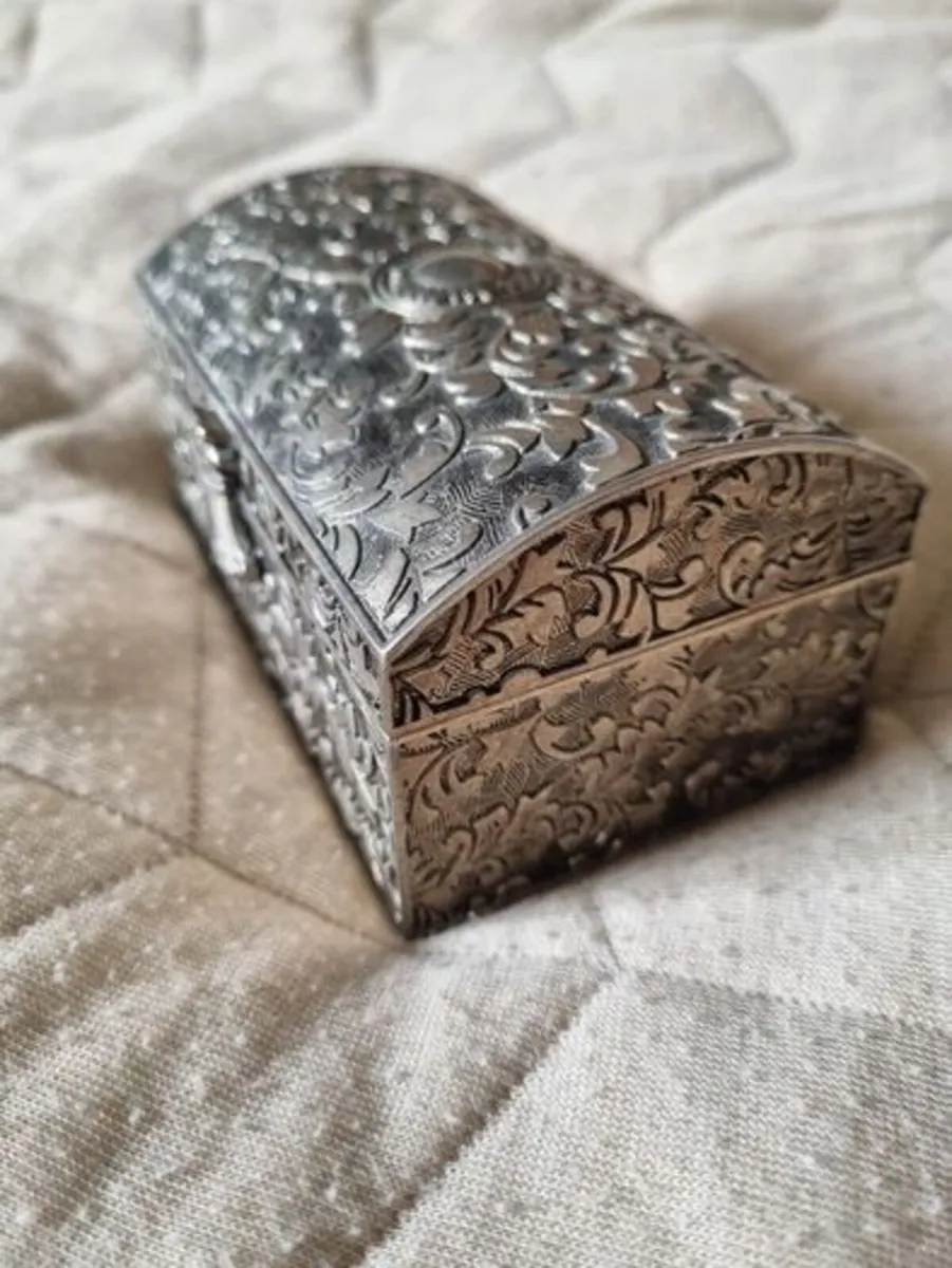 Vintage metal small box - Image 2