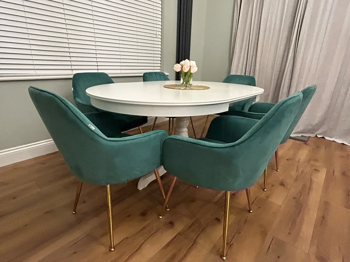 Extendedable Kitchen Table - Image 1