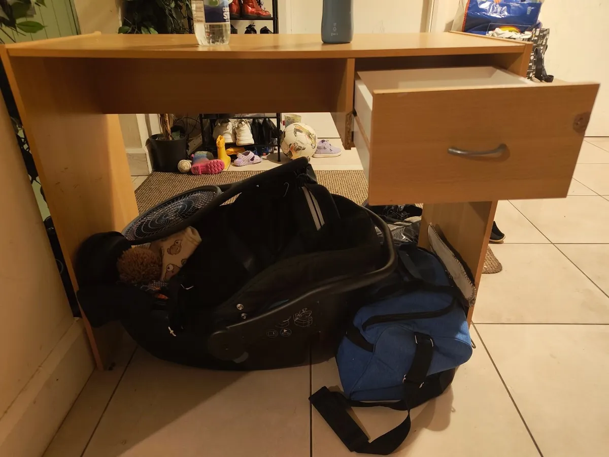 Table + Chairs + office desk - Image 1