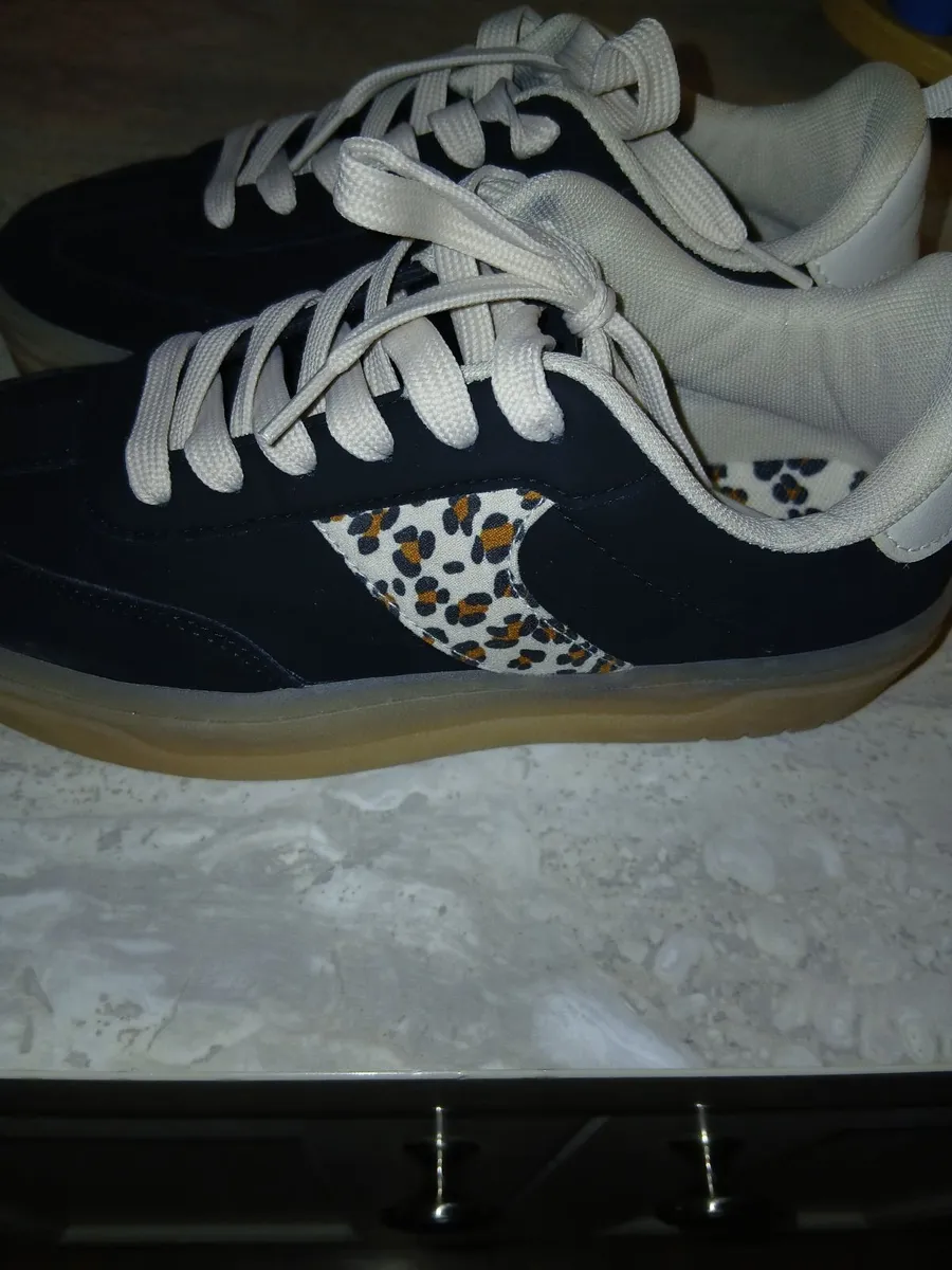 Bla k suede runners with leopard print - Image 2