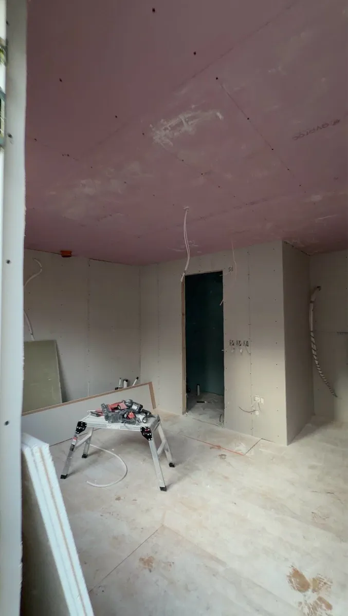 Professional drywall & renovation team - Image 4