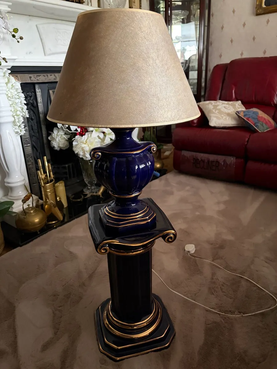 Vintage ceramic table lamp with matching ceramic - Image 1