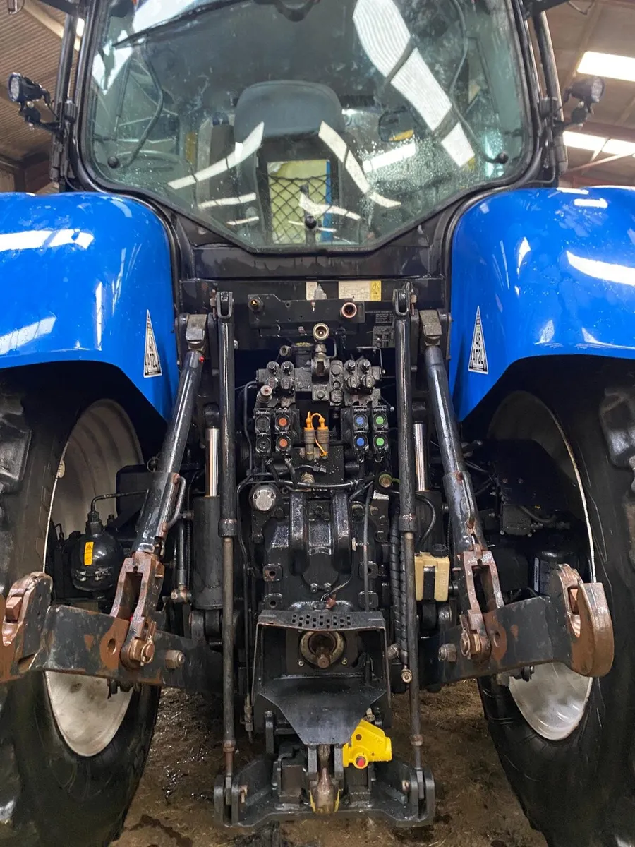 New holland tractor - Image 3