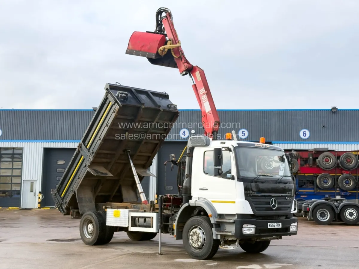 2006 MERCEDES AXOR 1823K CRANE-MOUNTED TIPPER - Image 1