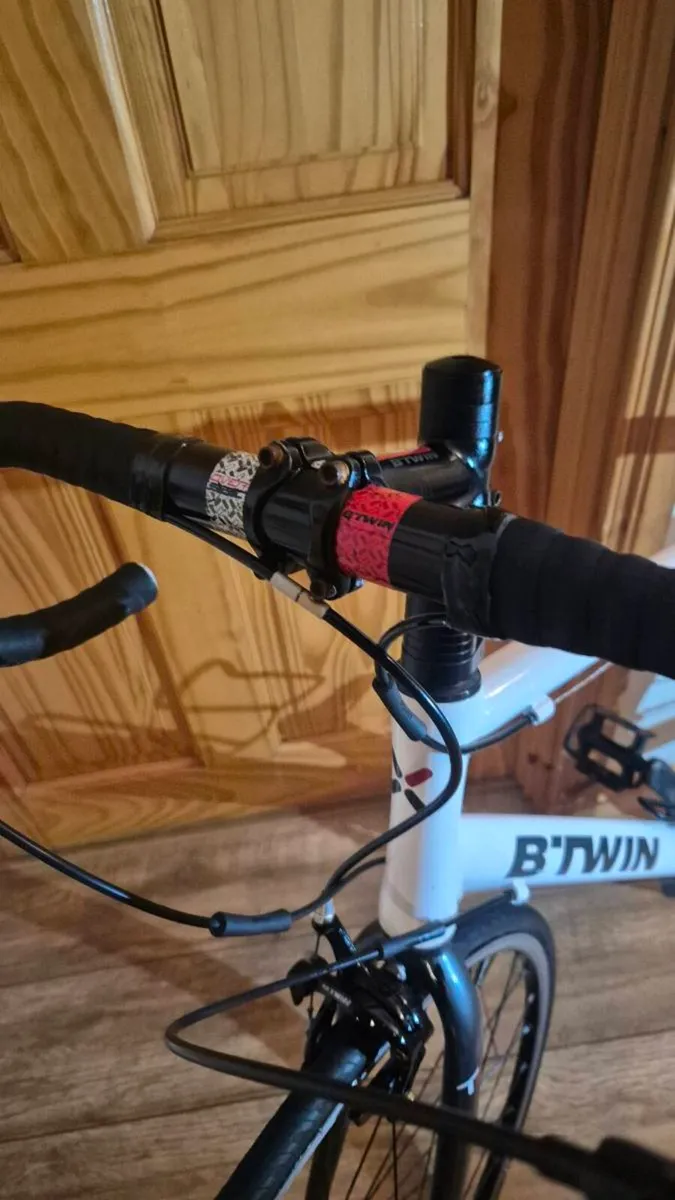 B twin road adult bike - Image 4