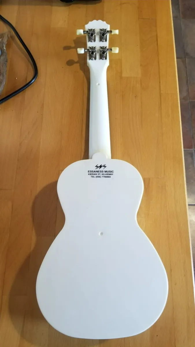 Ukulele - Image 2