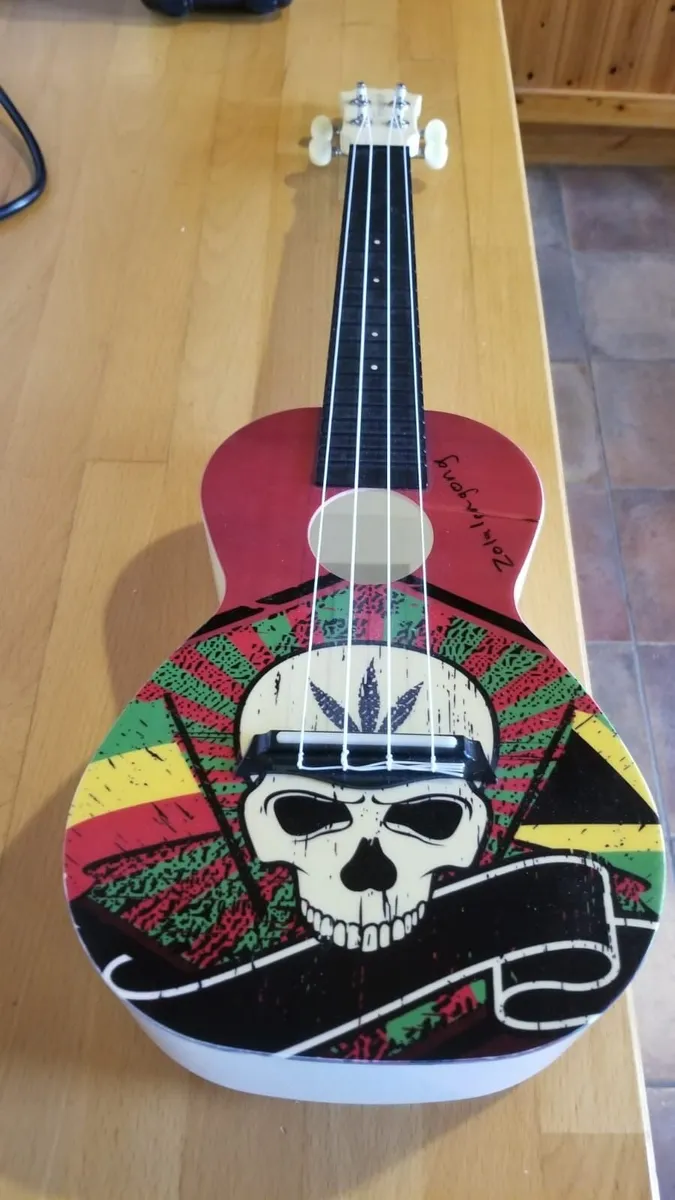 Ukulele - Image 3