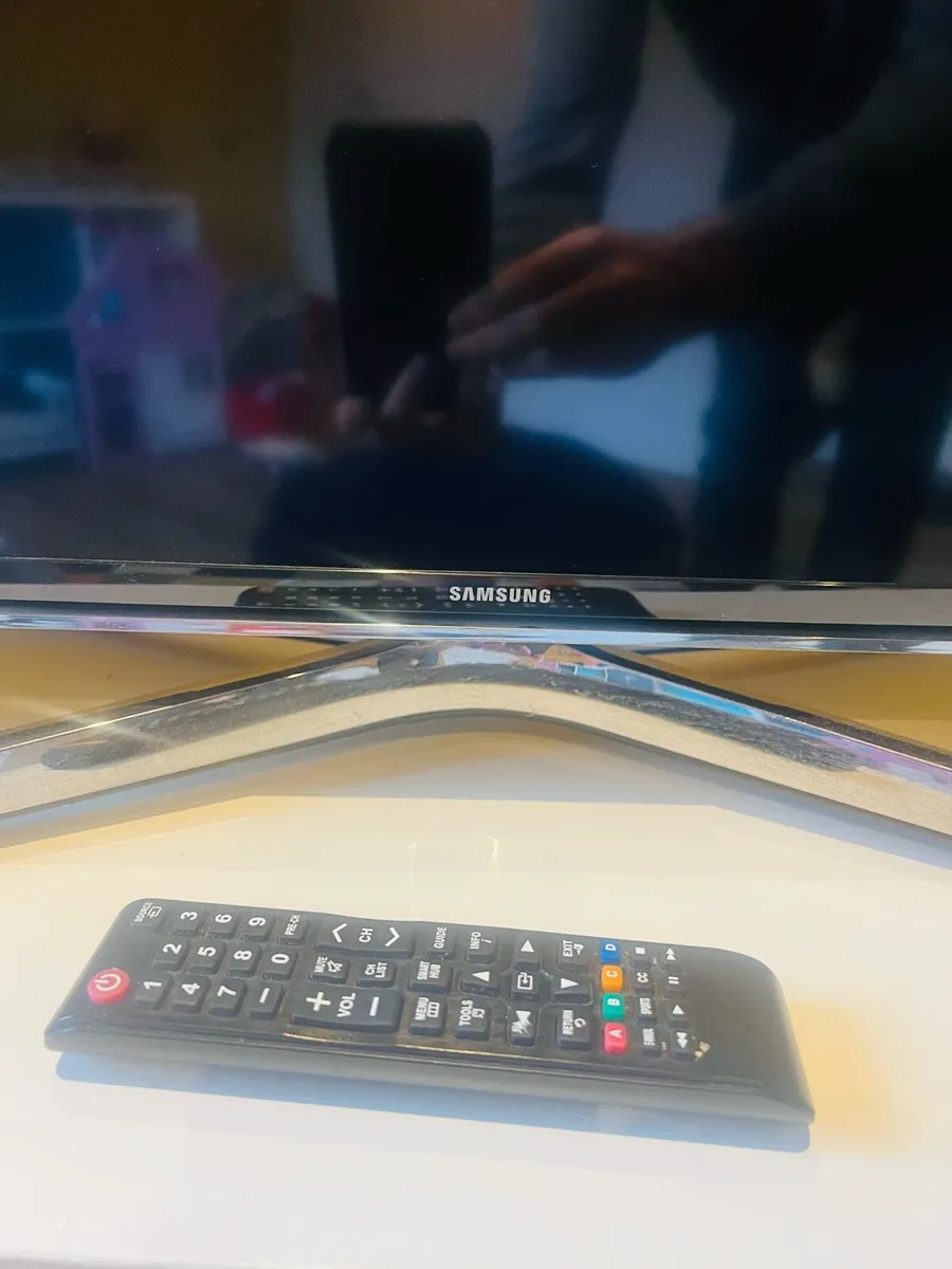 Samsung Smart TV 48 inch HD/LED - Image 2