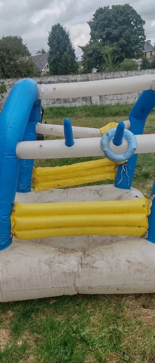 Bouncing castle please read description - Image 2