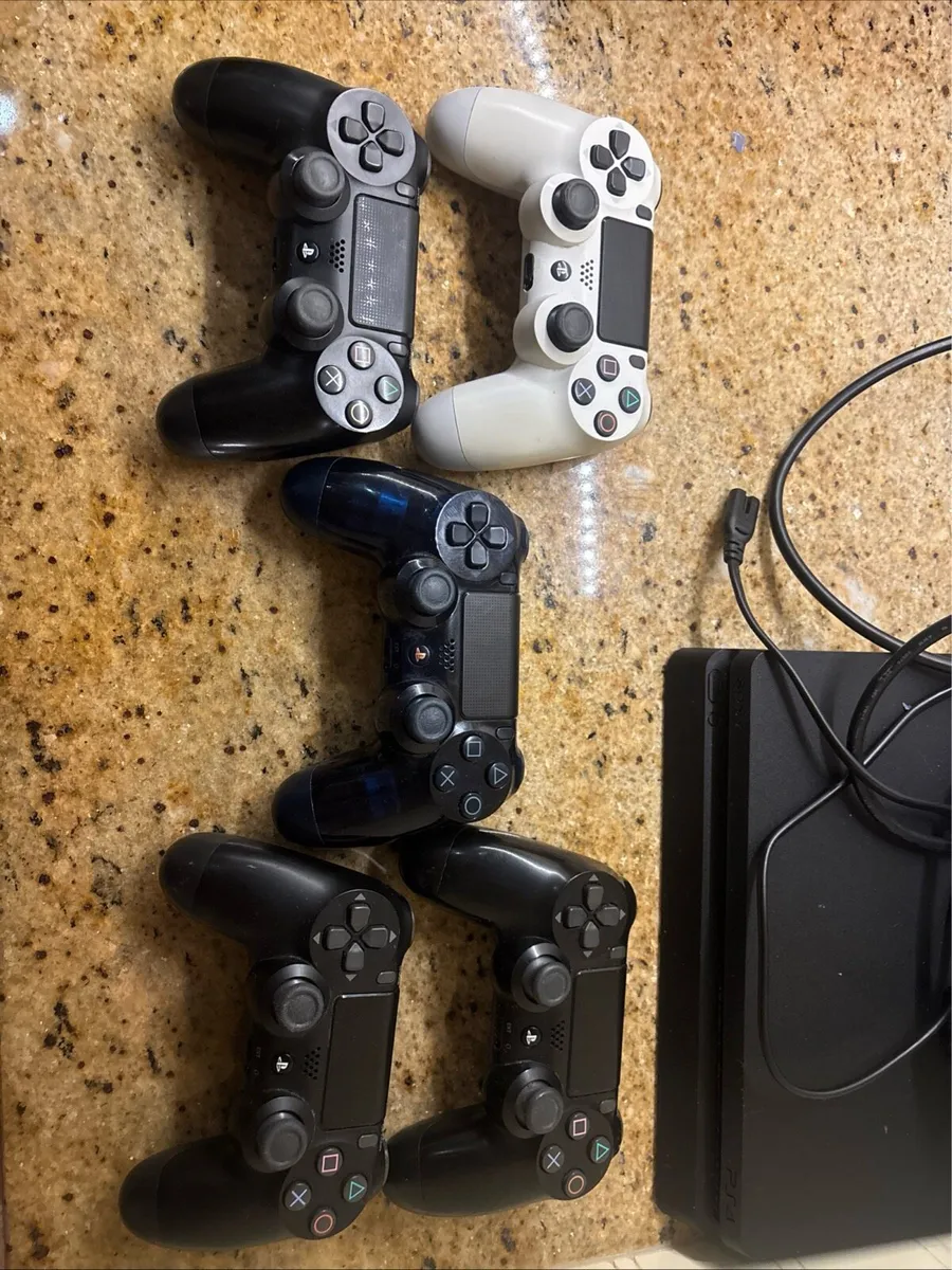 PS4 Console + 5 Controllers and games - Image 3