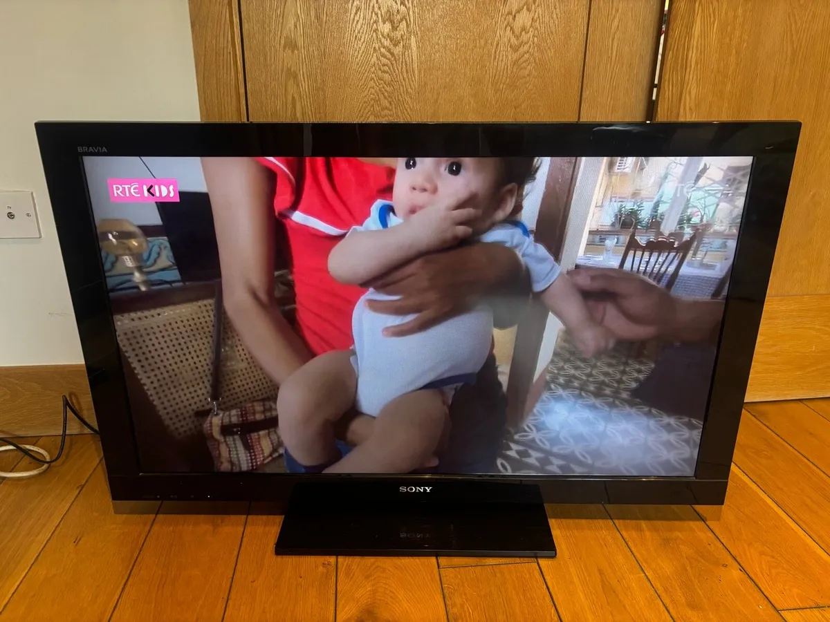 Sony Bravia 40 Inch Flatscreen TV Free - Image 3