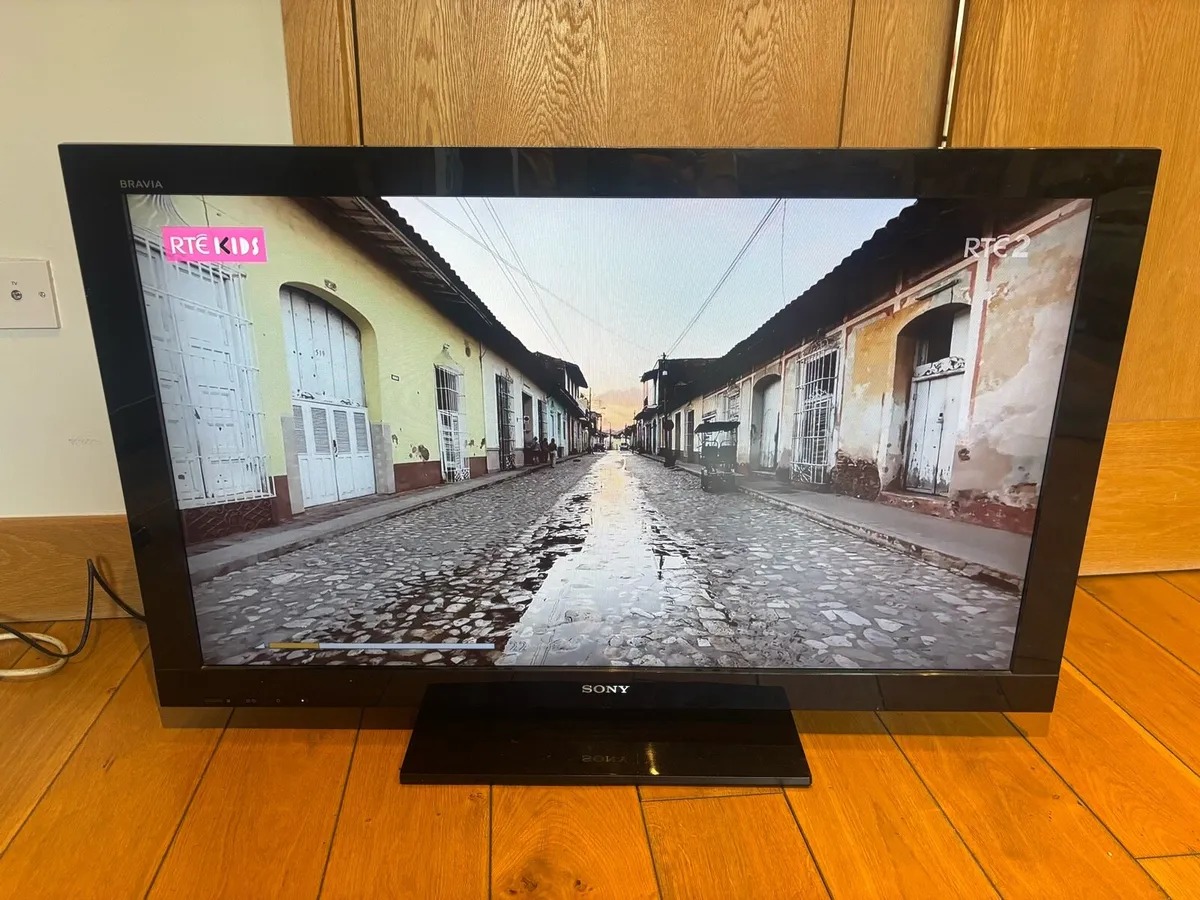 Sony Bravia 40 Inch Flatscreen TV Free - Image 2