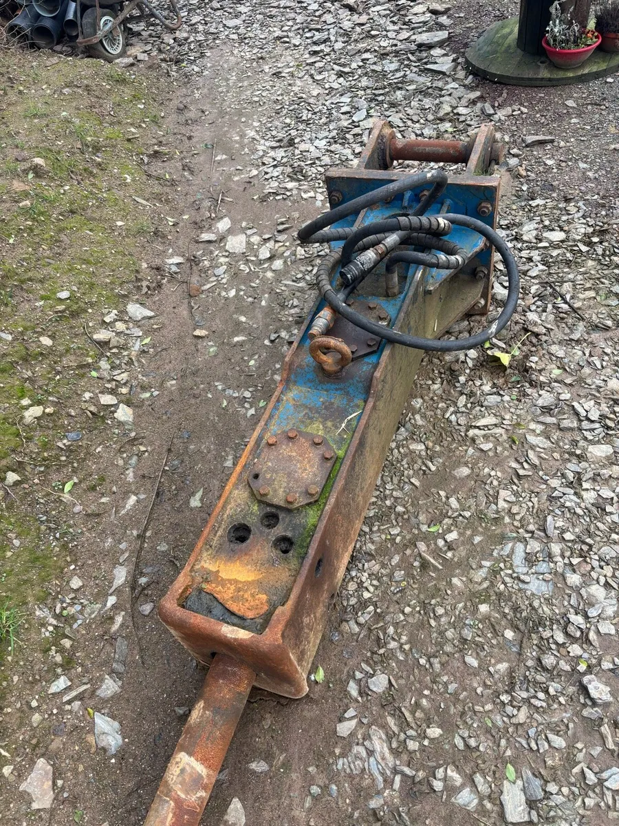 Rock breaker - Image 1