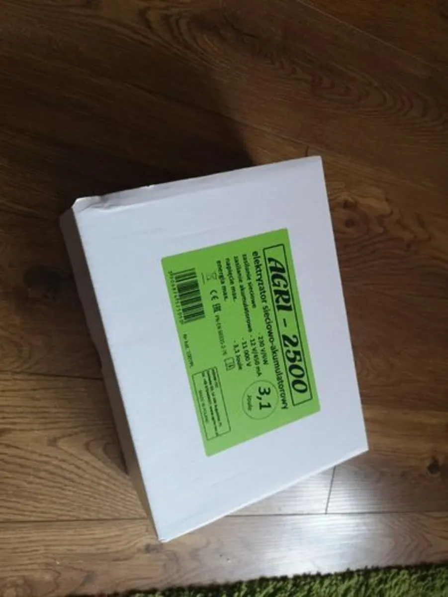 Strong Battery/Mains Fencer up to 50km - Image 2