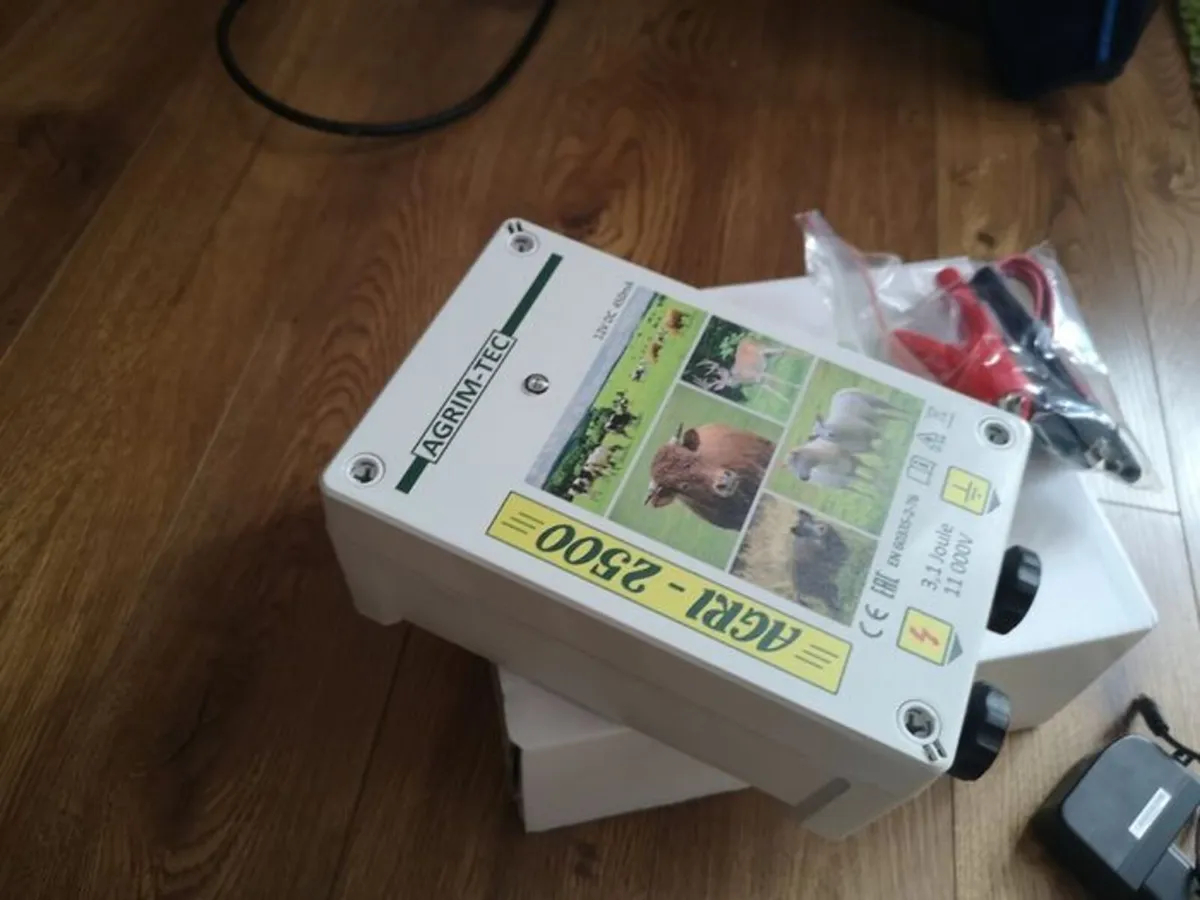 Strong Battery/Mains Fencer up to 50km - Image 4