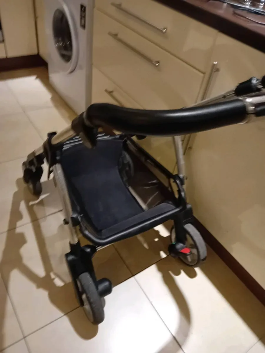 SILVER CROSS BABY PRAM AS NEW - Image 2