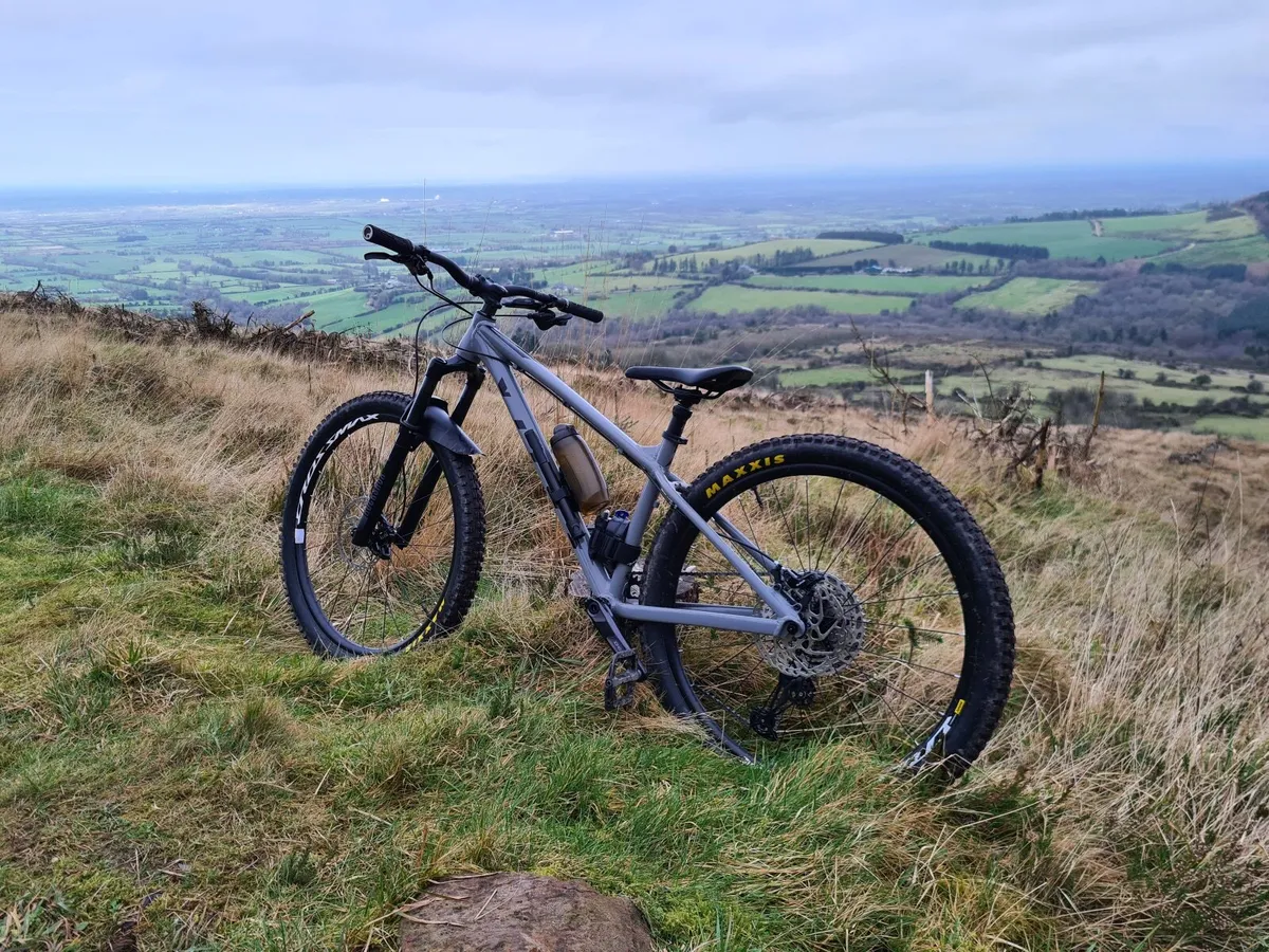 Vitus Nucleus - 120mm Rockshox Recon, SRAM Guide R